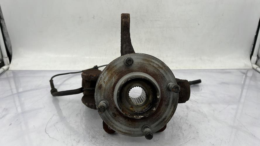 Fusee avant gauche FORD FIESTA 5 PHASE 1 Essence