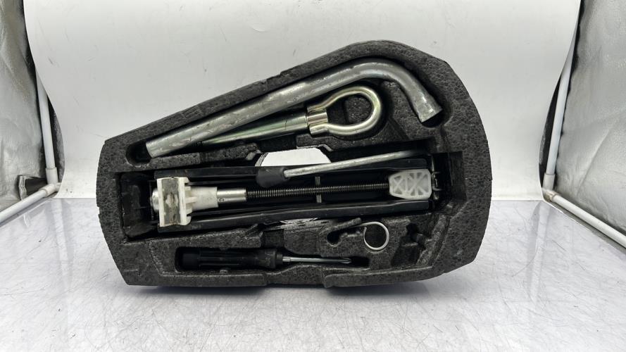 Cric (Ensemble depannage) SEAT IBIZA 4 PHASE 1 Diesel