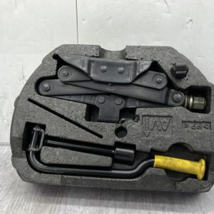 Cric (Ensemble depannage) RENAULT MEGANE 1 PHASE 1 COUPE Essence
