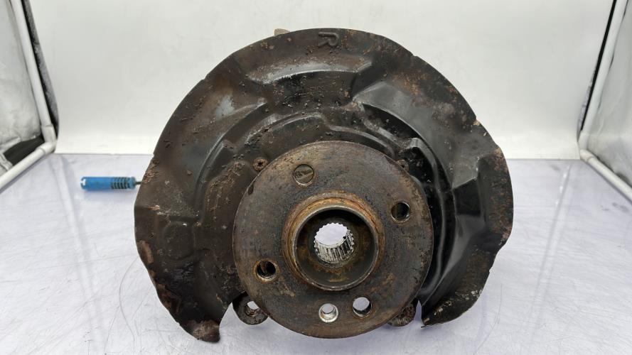 Fusee avant droit MINI MINI 2 R56 PHASE 1 Essence