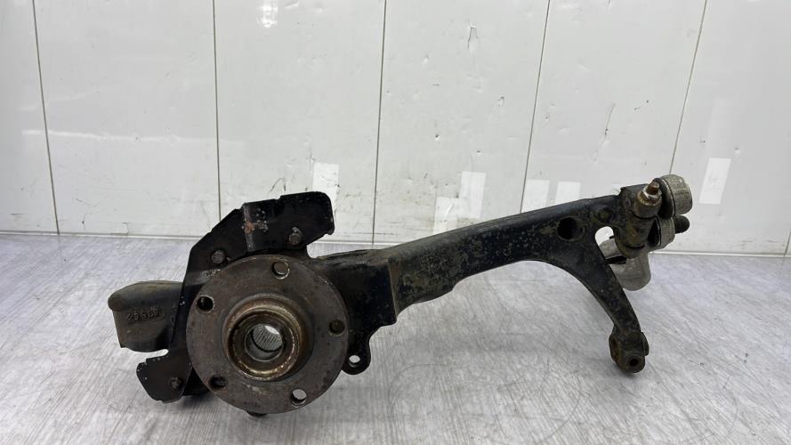 Fusee avant gauche AUDI A4 1 PHASE 1 Diesel