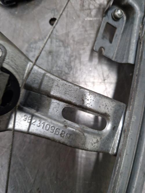 Leve vitre mecanique arriere droit PEUGEOT