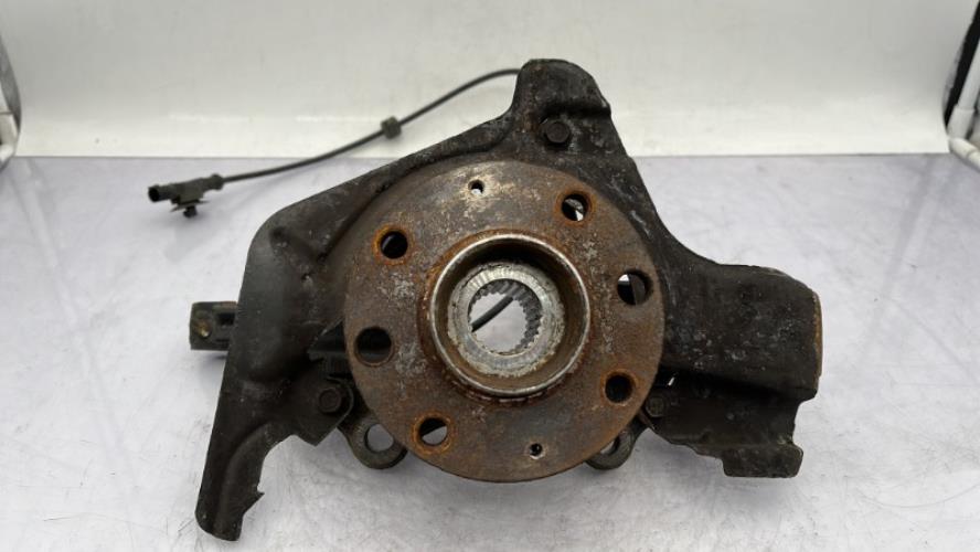 Fusee avant gauche OPEL CORSA D PHASE 1 Diesel