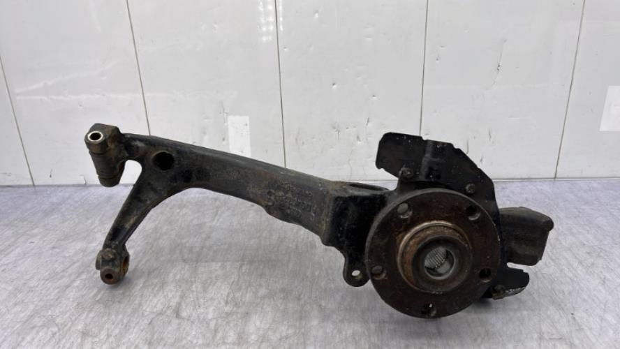 Fusee avant gauche AUDI A4 1 PHASE 1 Diesel