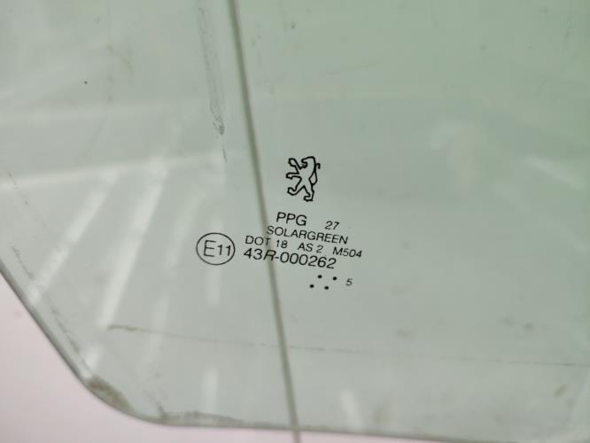 Vitre avant droit PEUGEOT 407 PHASE 1 BREAK