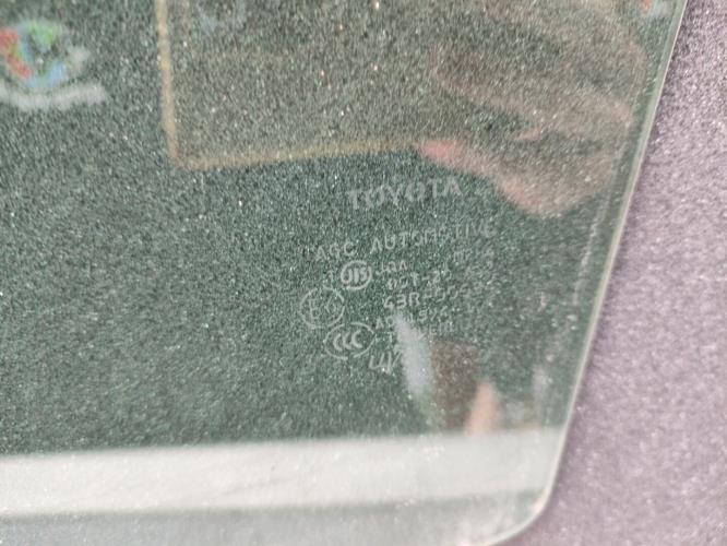 Vitre avant droit TOYOTA PRIUS 2 Essence/Hybride