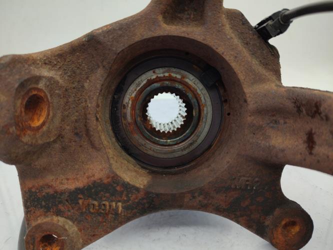 Fusee avant gauche DACIA DUSTER 1 PHASE 1 Diesel