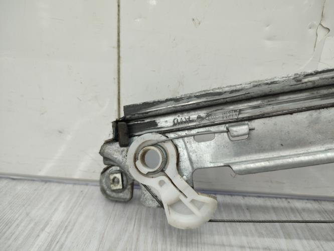 Leve vitre electrique avant droit RENAULT SCENIC 2 PHASE 2 Diesel