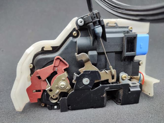 Serrure avant gauche VOLKSWAGEN TOURAN 1 PHASE 1 Diesel