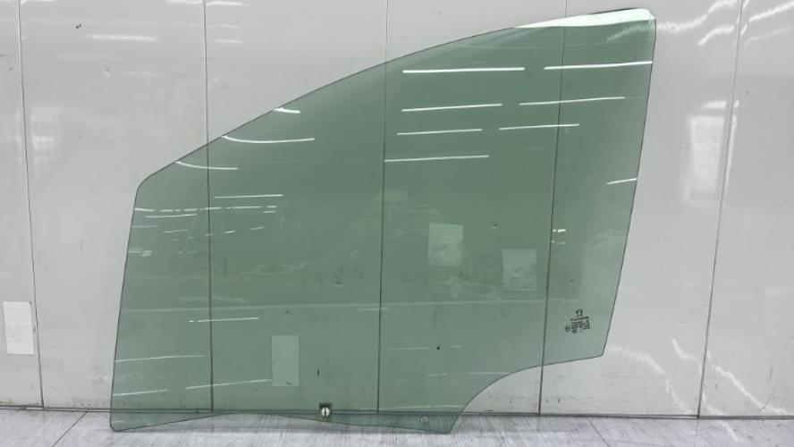 Vitre avant gauche PEUGEOT 207 PHASE 1 Diesel