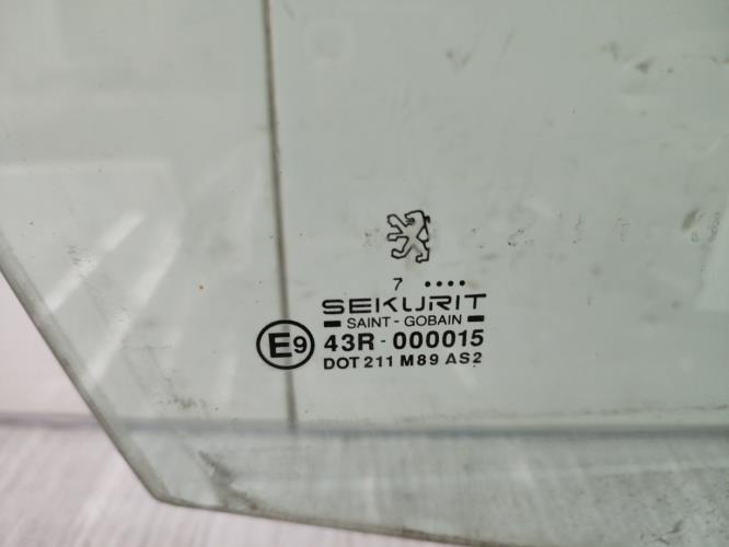 Vitre avant droit PEUGEOT 306 BREAK Diesel