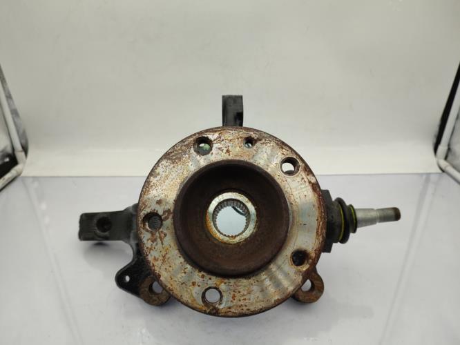 Fusee avant gauche NISSAN NV400 Diesel