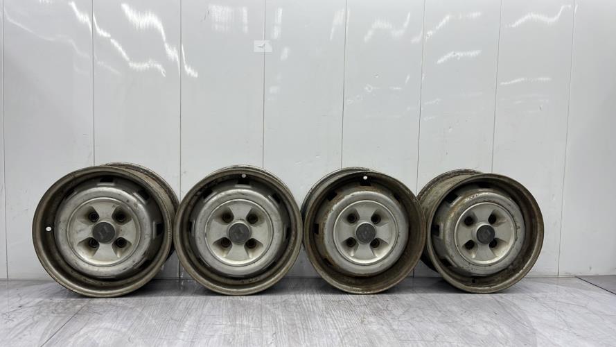 Jeu de 4 jantes  RENAULT R9 Essence