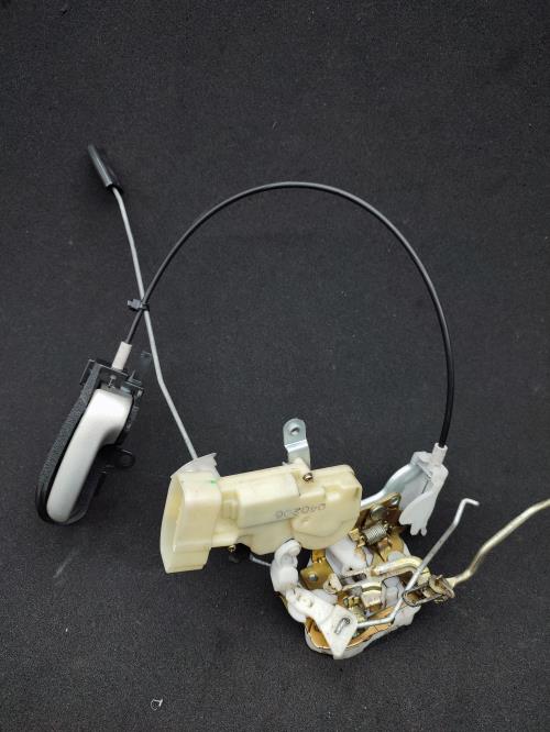 Serrure avant gauche TOYOTA YARIS 1 PHASE 2