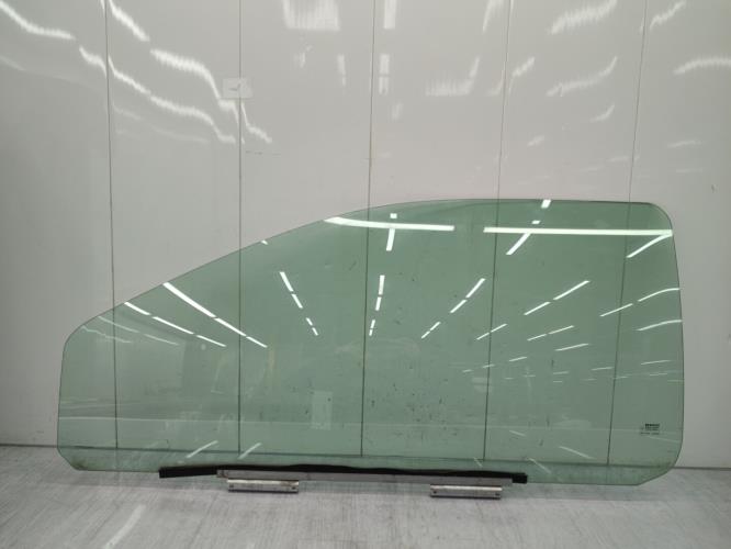 Vitre avant gauche RENAULT CLIO 3 PHASE 2 Essence