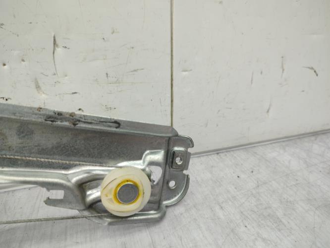 Leve vitre electrique arriere droit RENAULT CLIO 3 PHASE 1