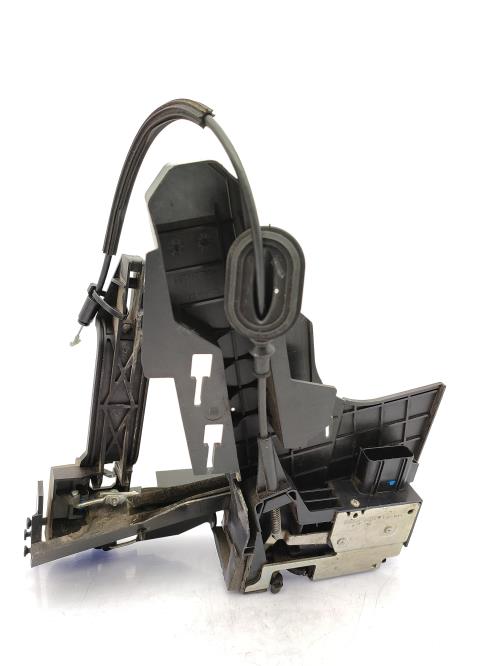 Serrure avant gauche FORD FIESTA 5 PHASE 1 Diesel