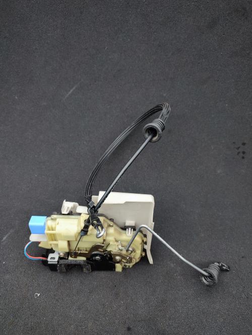 Serrure avant droit VOLKSWAGEN POLO 4 PHASE 2 Essence