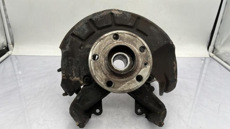 Fusee avant droit VOLKSWAGEN POLO 5 PHASE 1 Diesel