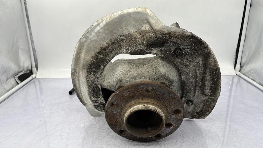 Fusee avant droit BMW SERIE 1 F21 PHASE 1 Diesel