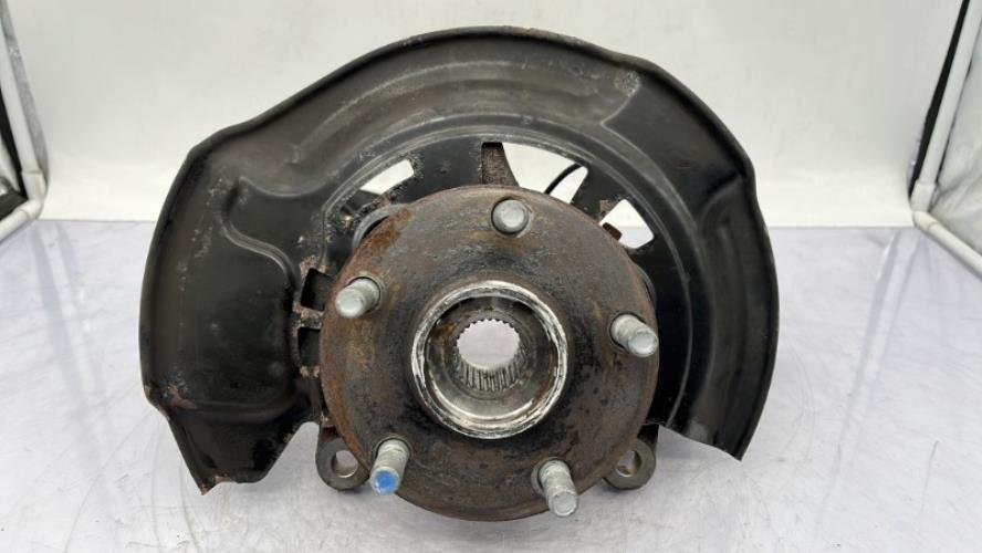 Fusee avant droit TOYOTA RAV4 3 PHASE 3 Diesel