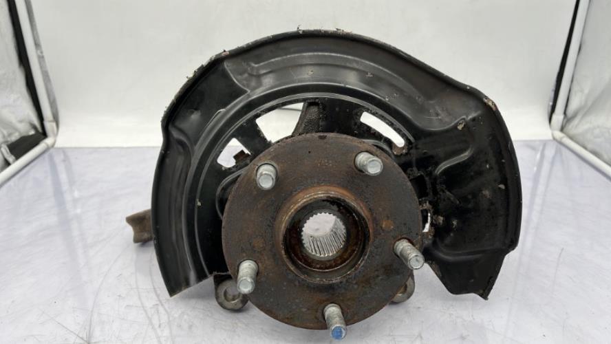 Fusee avant gauche TOYOTA RAV4 3 PHASE 3 Diesel