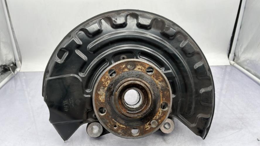 Fusee avant droit VOLKSWAGEN PASSAT 6 Essence