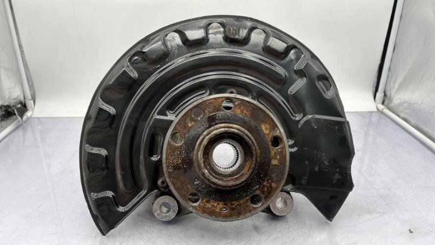 Fusee avant gauche VOLKSWAGEN PASSAT 6 Essence