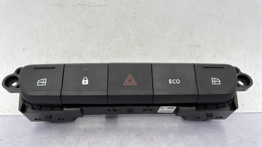 Bouton de warning DACIA SPRING PHASE 1 Electricité