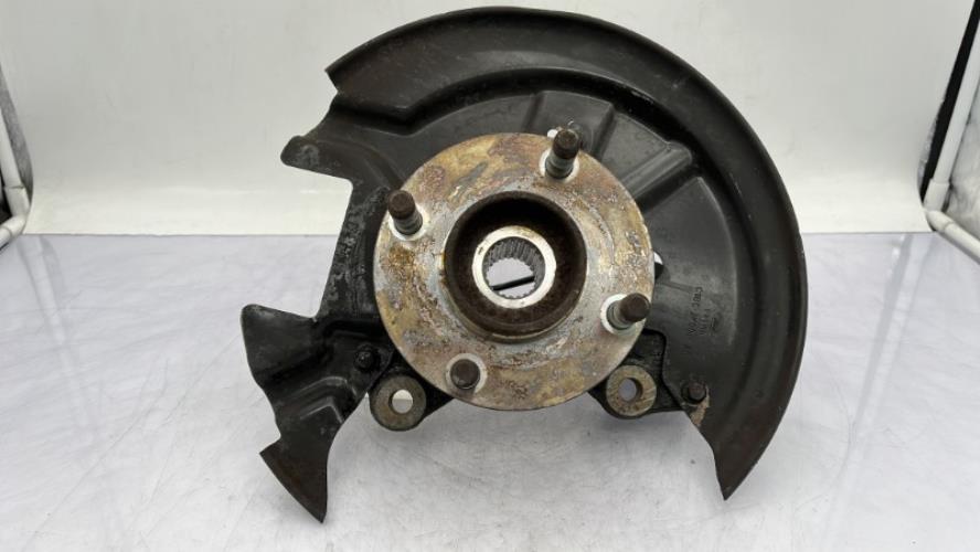 Fusee avant droit FORD FIESTA 6 PHASE 2 Essence