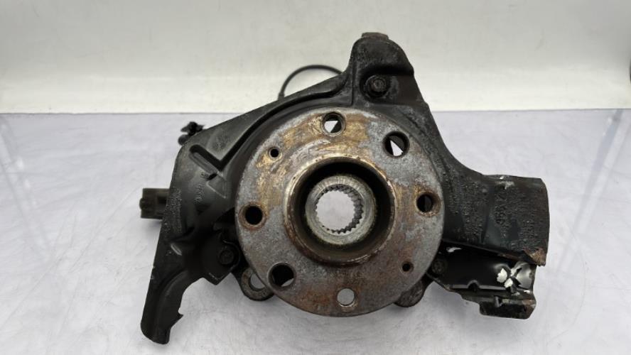 Fusee avant gauche OPEL CORSA D PHASE 1 Diesel