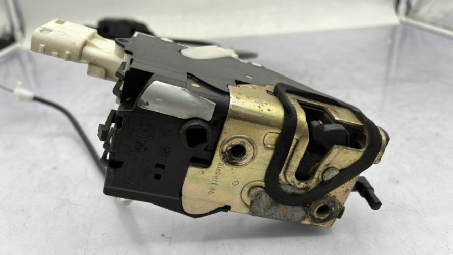 Serrure avant droit PEUGEOT 407 PHASE 1 Diesel