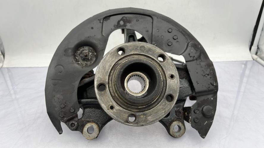 Fusee avant gauche PEUGEOT 308 2 PHASE 1 Diesel