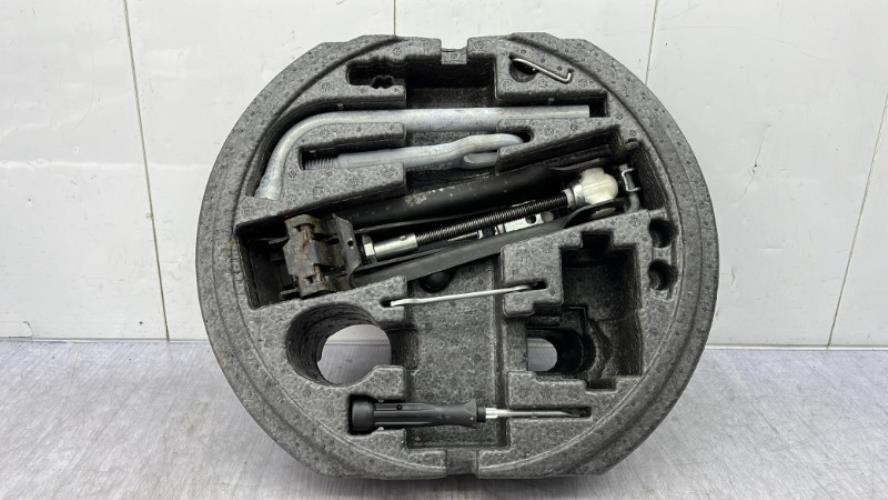 Cric (Ensemble depannage) VOLKSWAGEN GOLF 5 Essence