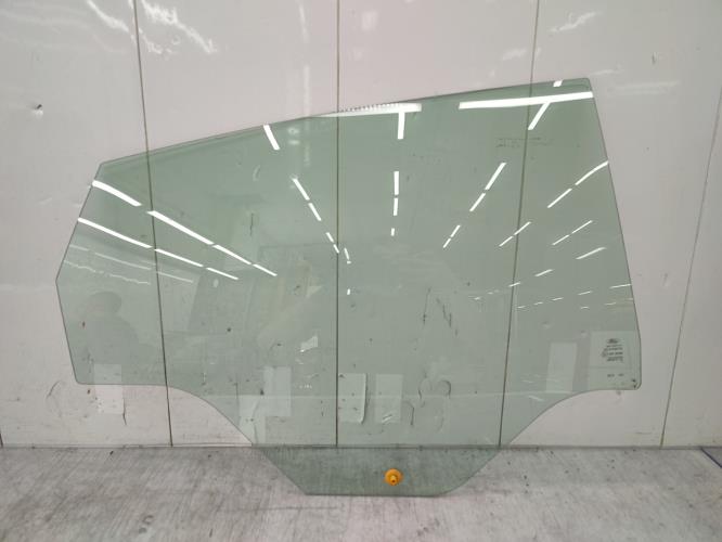 Vitre arriere droit FORD FIESTA 6 PHASE 1 Essence