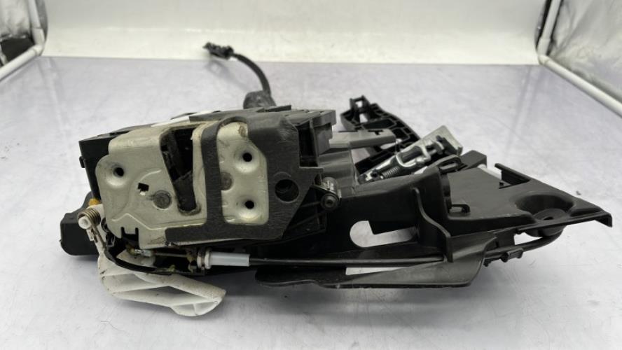 Serrure avant droit FORD FIESTA 6 PHASE 1 Essence