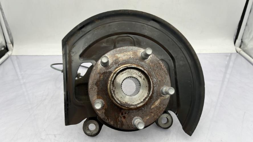 Fusee avant droit NISSAN JUKE 1 PHASE 1 Diesel