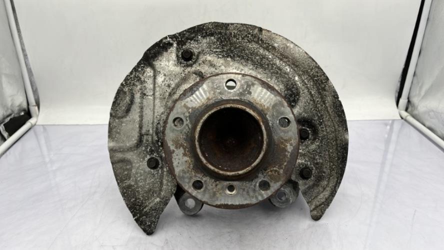 Fusee avant gauche BMW SERIE 1 E87 PHASE 1 Diesel