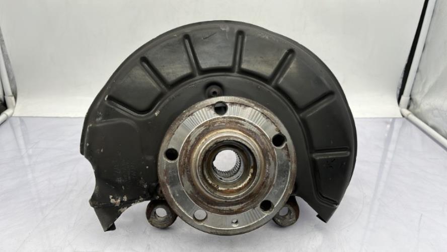 Fusee avant droit VOLKSWAGEN GOLF 5 Diesel