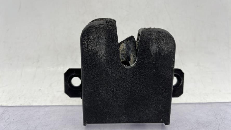 Serrure de coffre VOLKSWAGEN GOLF 4 Essence