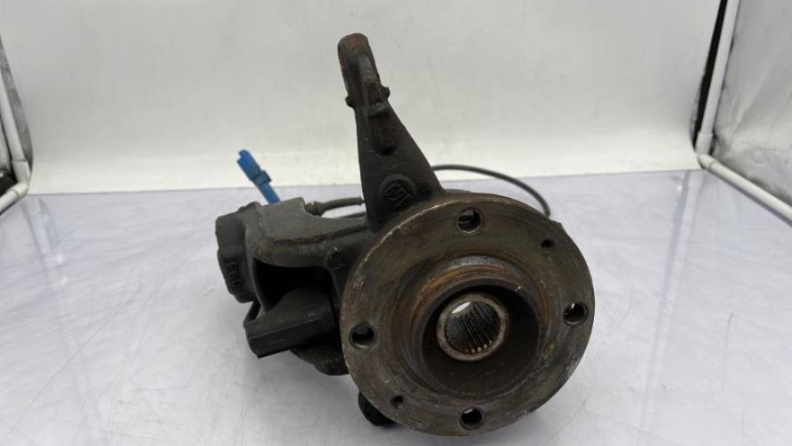 Fusee avant gauche PEUGEOT 208 1 PHASE 2 Diesel