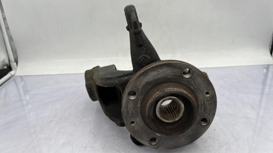 Fusee avant droit PEUGEOT 2008 1 PHASE 1 Diesel