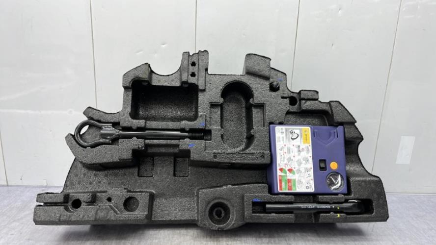 Cric (Ensemble depannage) RENAULT LAGUNA 3 PHASE 2 Diesel