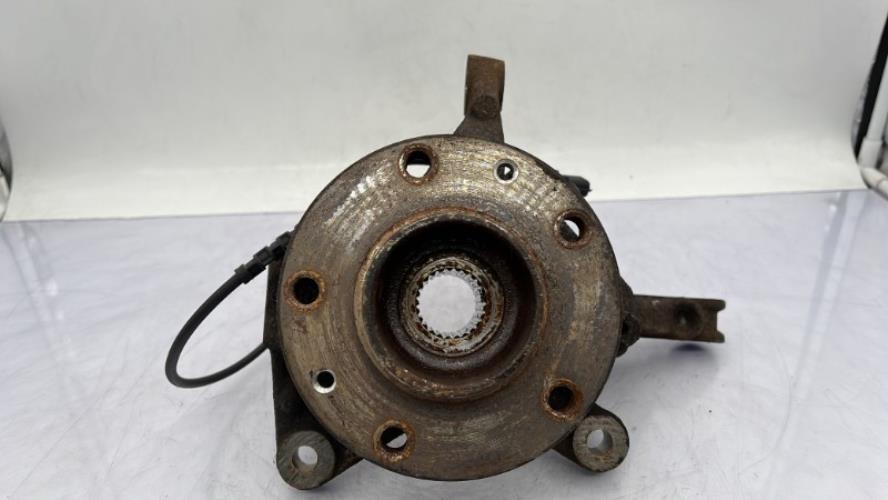 Fusee avant droit DACIA DUSTER 1 PHASE 1 Diesel