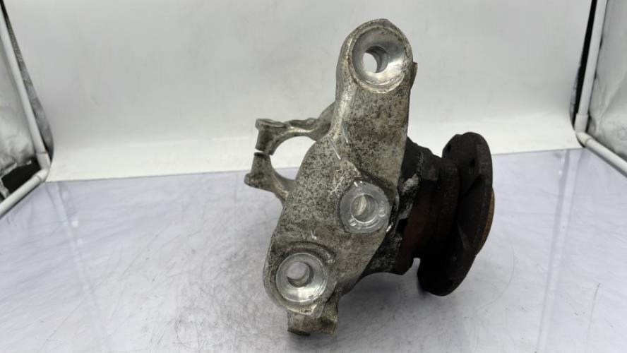 Fusee avant gauche BMW SERIE 5 E60 PHASE 2 Diesel