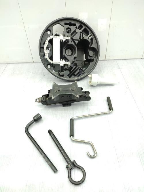 Cric (Ensemble depannage) RENAULT CLIO 2 PHASE 2 Essence