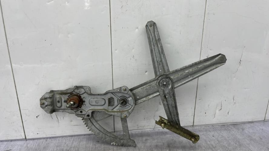 Leve vitre mecanique arriere droit PEUGEOT 205 PHASE 2 Diesel