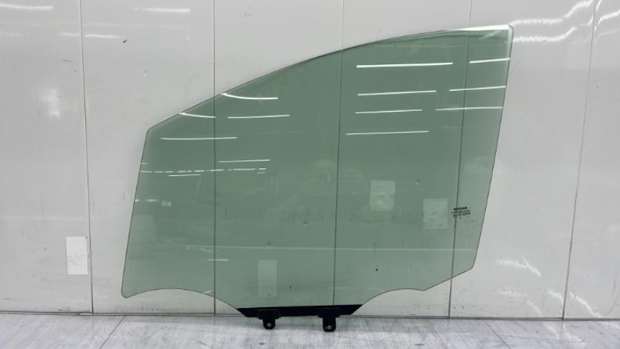 Vitre avant gauche NISSAN MICRA 5 Essence