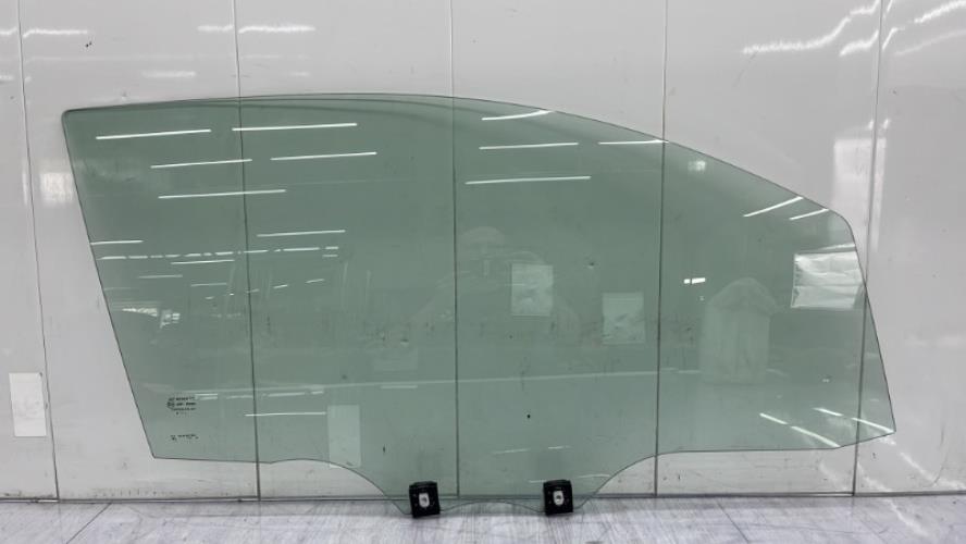 Vitre avant droit PEUGEOT 108 Essence