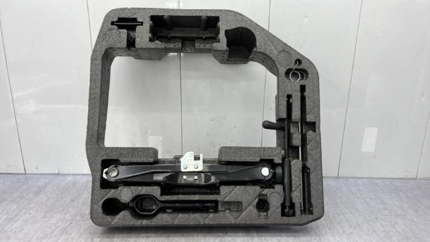 Cric (Ensemble depannage) AUDI A4 3 AVANT PHASE 1 BREAK Diesel